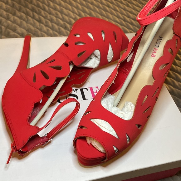 ❤️ JustFab Regina Cut Out Heels - Size 8 ❤️ NWT! 🌟 - Picture 3 of 8